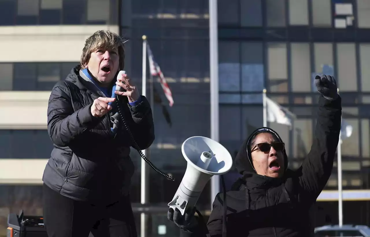 AFT President Randi Weingarten joins striking Proviso teachers on the picket line