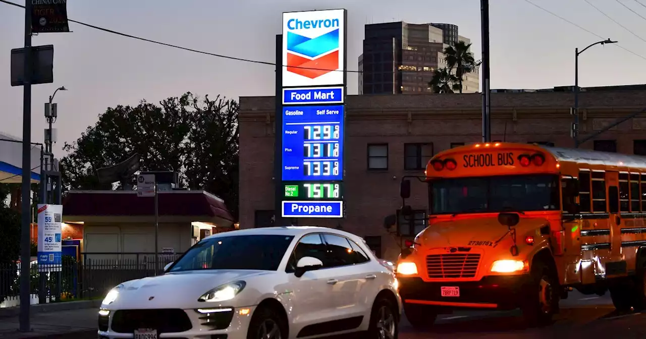 Progressives Denounce Big Oil for 'Shamelessly' Price-Gouging Amid Ukraine War