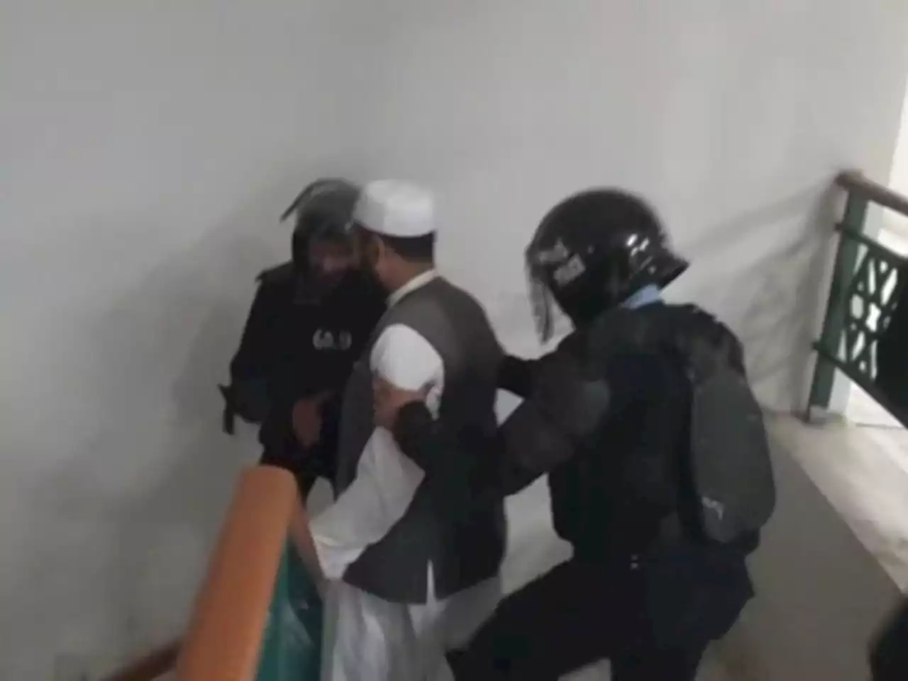 پارلیمنٹ لاجز گرفتاریاں، فضل الرحمان کا رہائی کے لیے صبح تک کا الٹی میٹم - ایکسپریس اردو