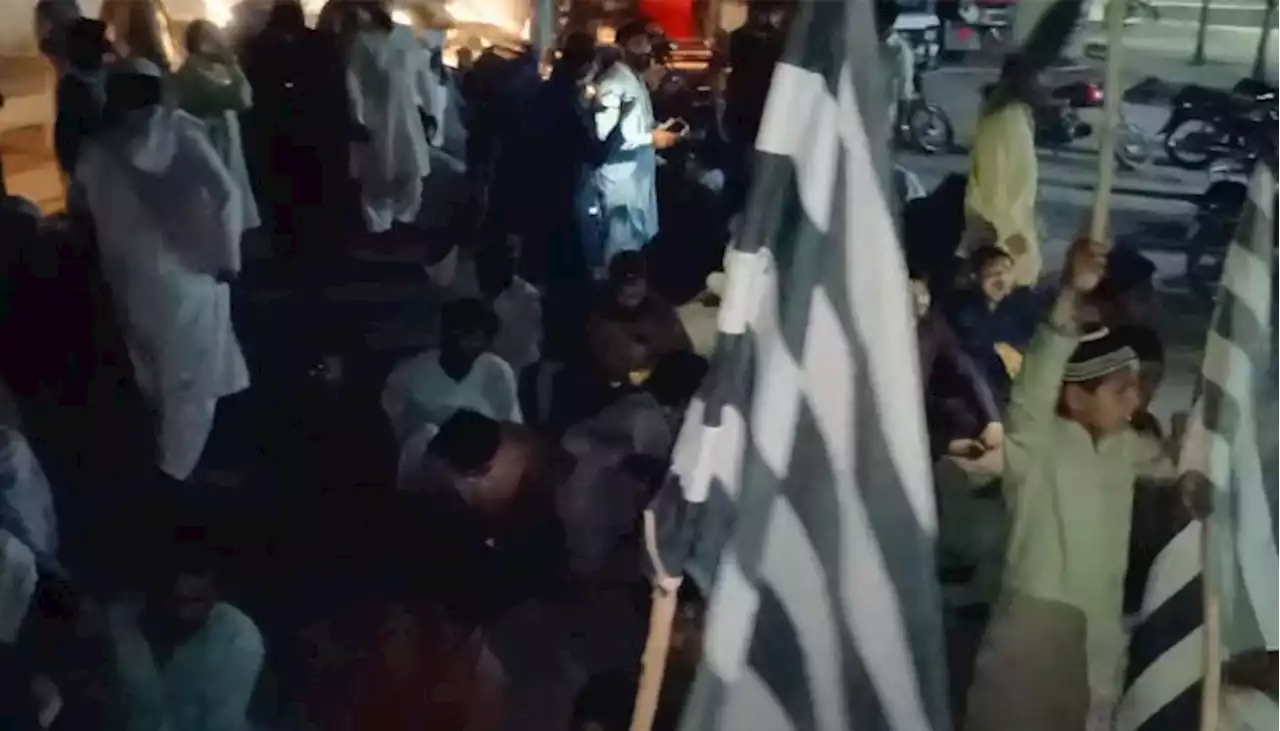 مولانا فضل الرحمان کی اپیل پر جے یو آئی کا ملک بھر میں احتجاج، سڑکیں بلاک کردیں