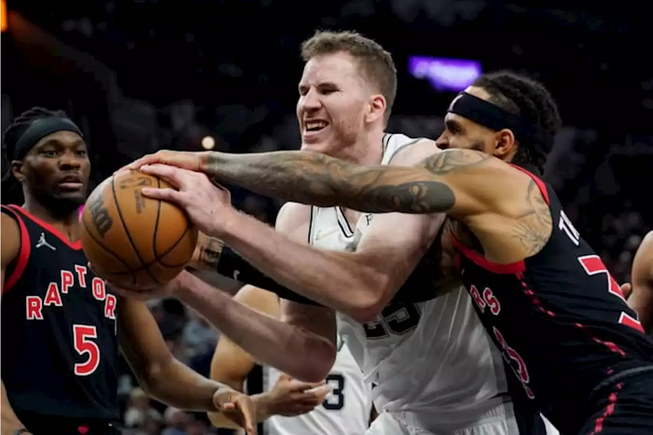 VanVleet, Raptors delay Popovich’s record in win over Spurs