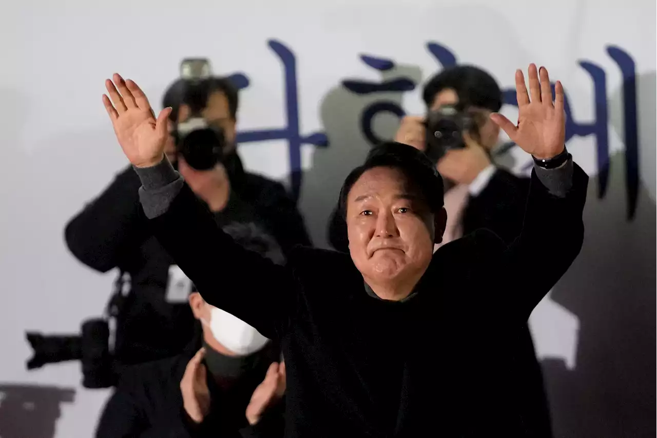 Ex-Prosecutor, Foreign Policy Neophyte Wins S Korea Election