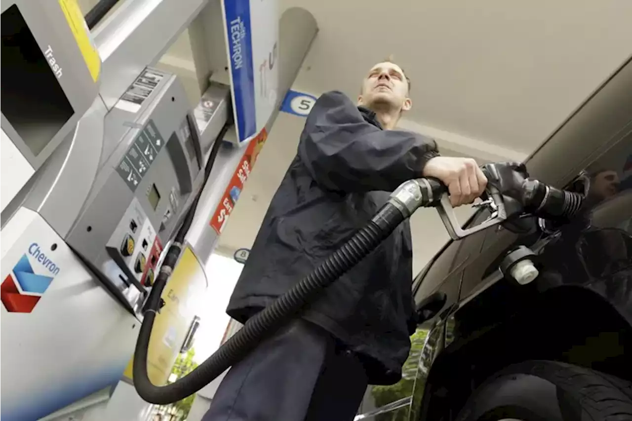 Should New Jersey drivers be able to pump their own gas? | Pro/Con