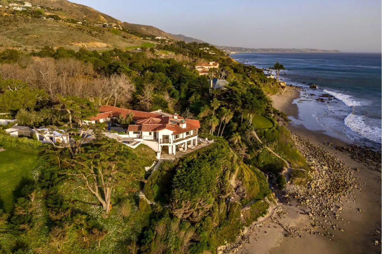 Cindy Crawford’s Former Malibu Beach Home Hits the Market for $99.5 Million