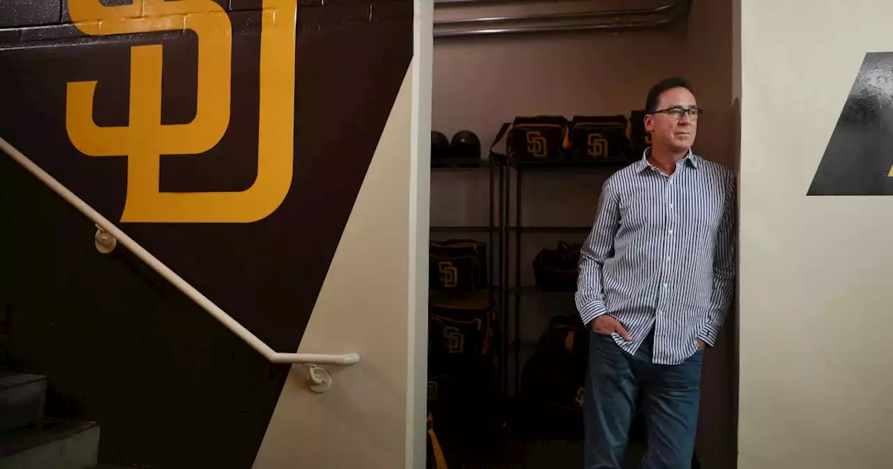 Padres manager Bob Melvin waiting to manage his new team