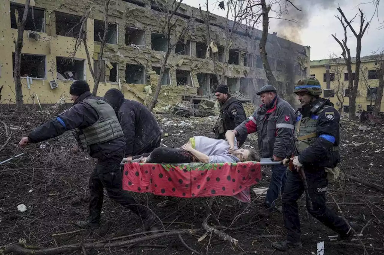 Airstrike hits Ukraine maternity hospital, 17 reported hurt