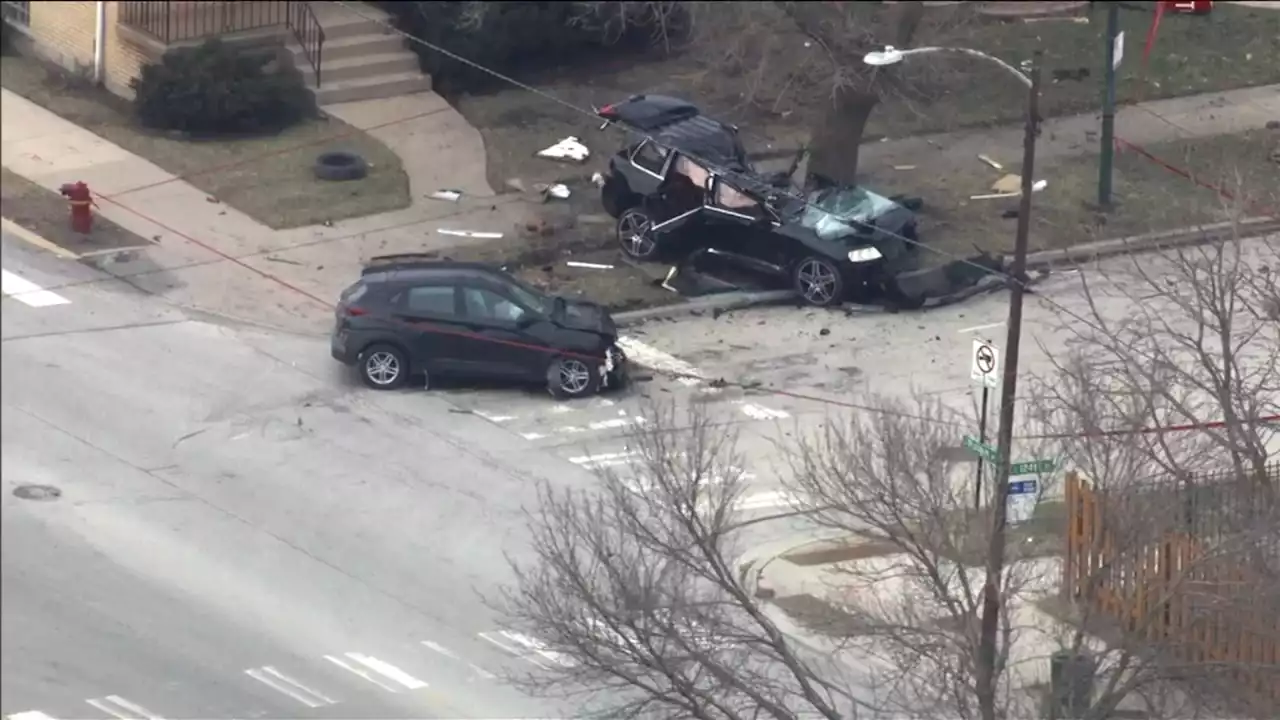 2 dead, 2 critically injured in crash on Chicago's South Side, fire officials say