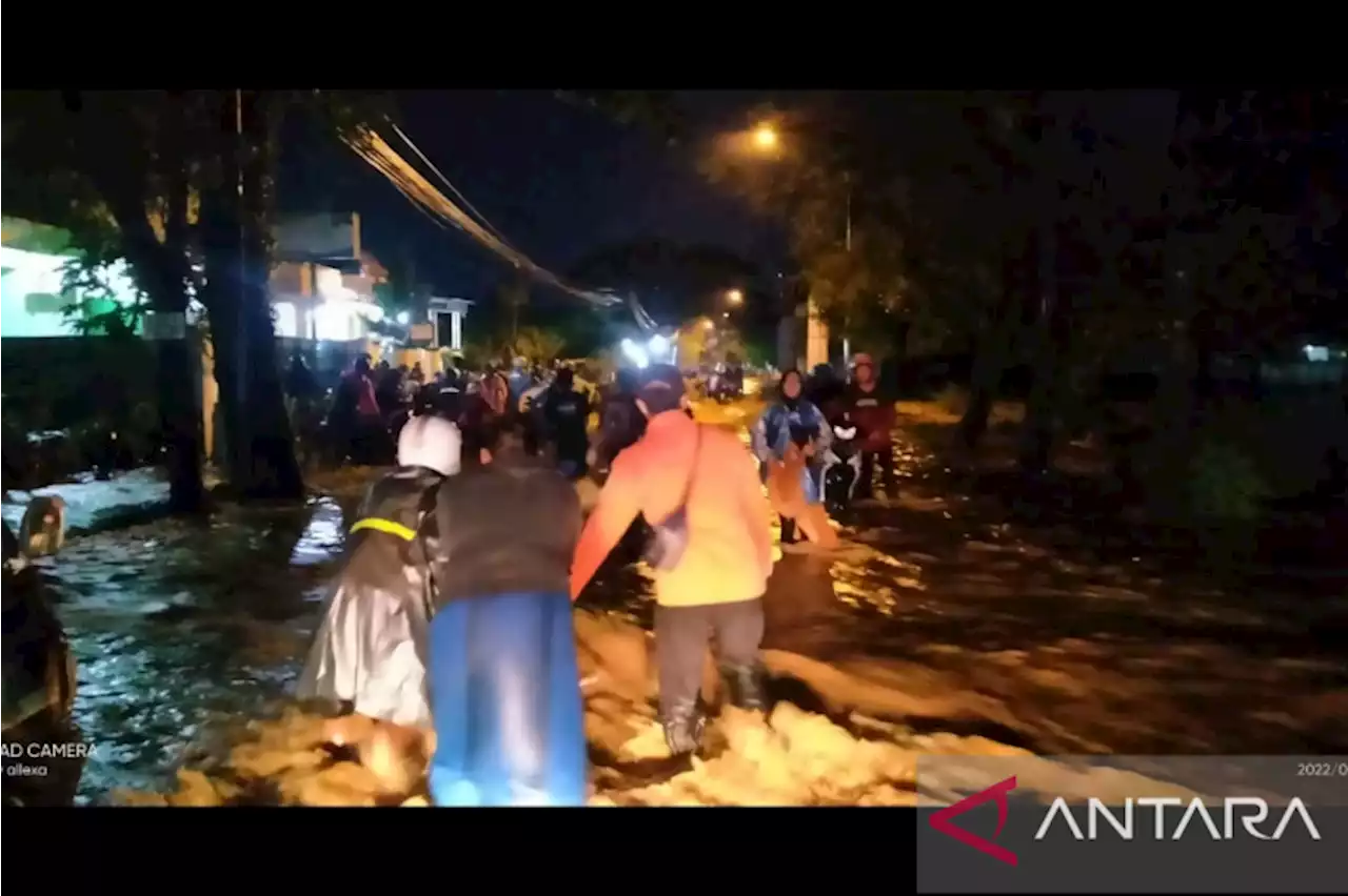 Seorang warga meninggal akibat banjir bandang di Tuban