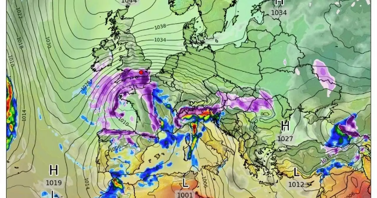 UK faces 70mph gales and heavy rain this weekend ahead of 18C scorcher