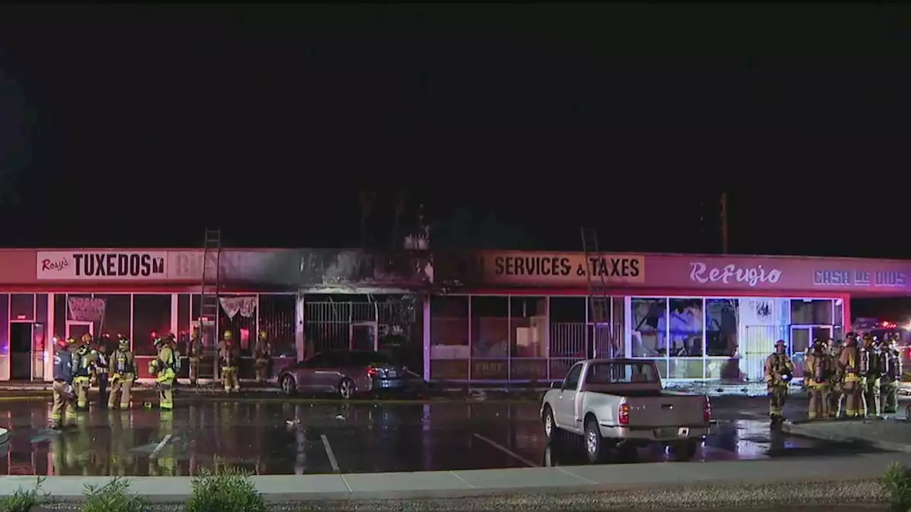 2 people hurt following fire at Glendale strip mall