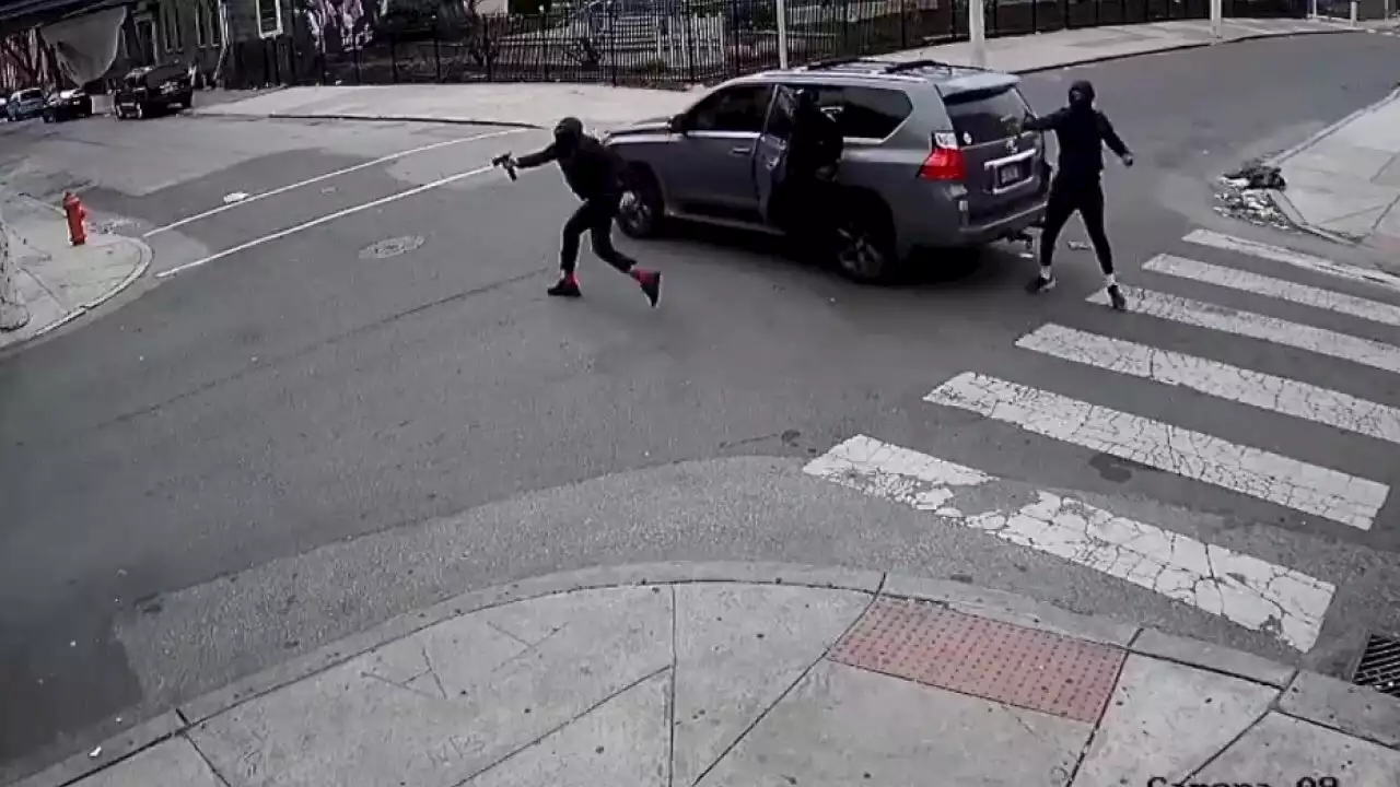 Video: Gunmen jump out of moving car, shoot man in North Philadelphia