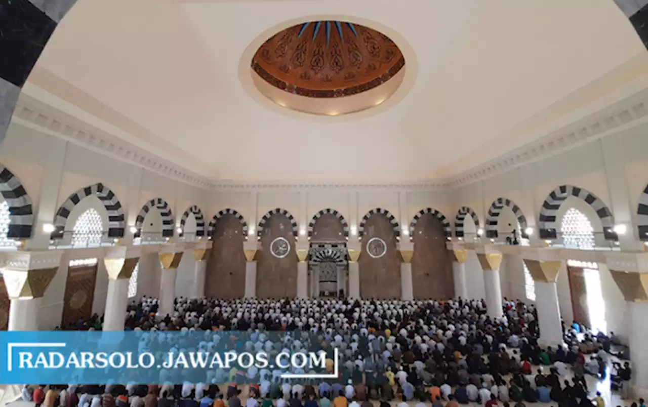 Unsur Forkompimda Karanganyar Salat Jumat Perdana di Masjid Agung Madaniyah