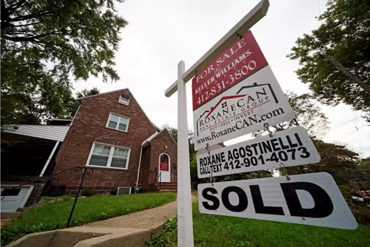 US housing market fuels bidding wars, driving prices higher