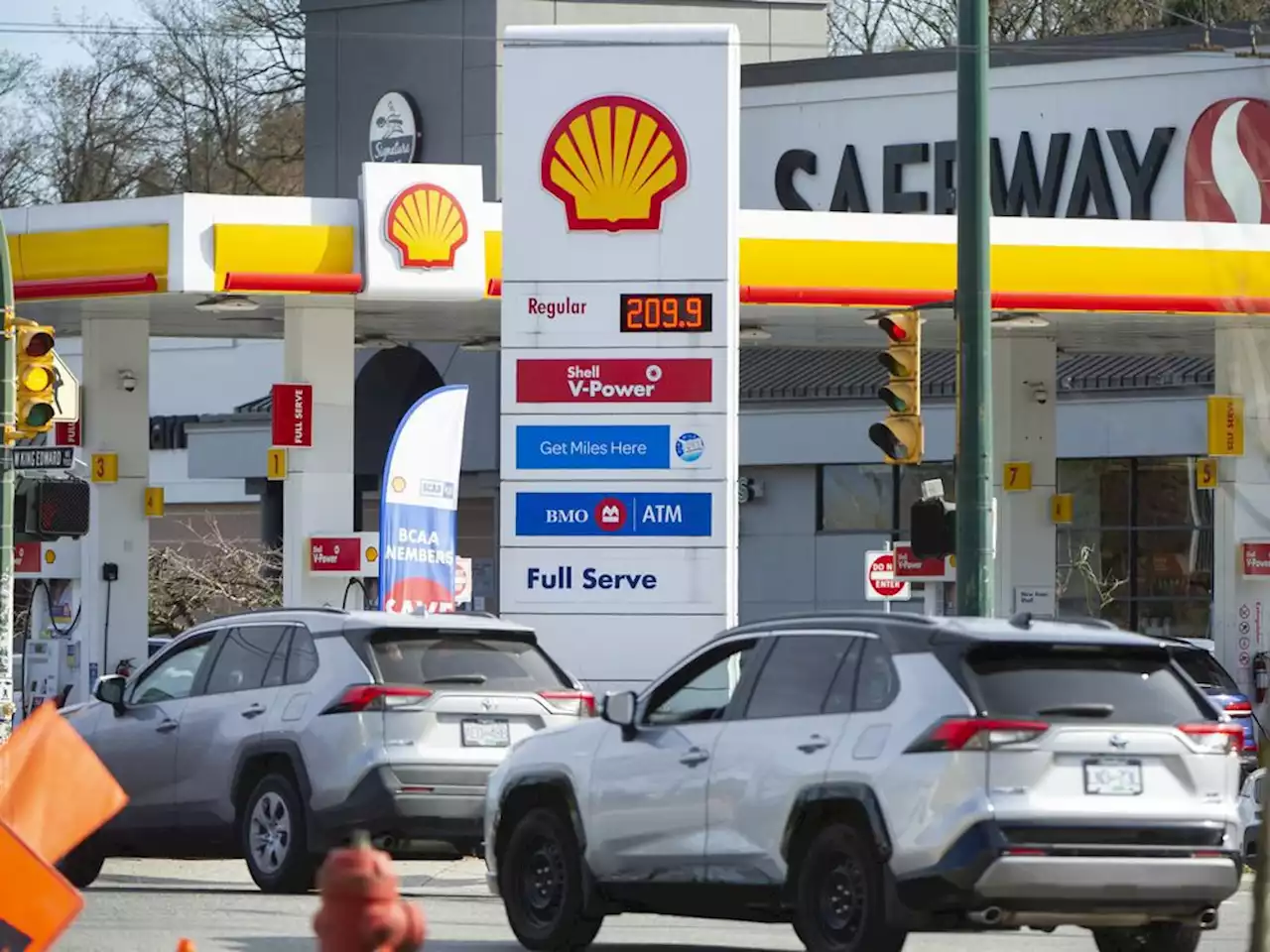 Canadians say politics and profits are to blame for gas prices