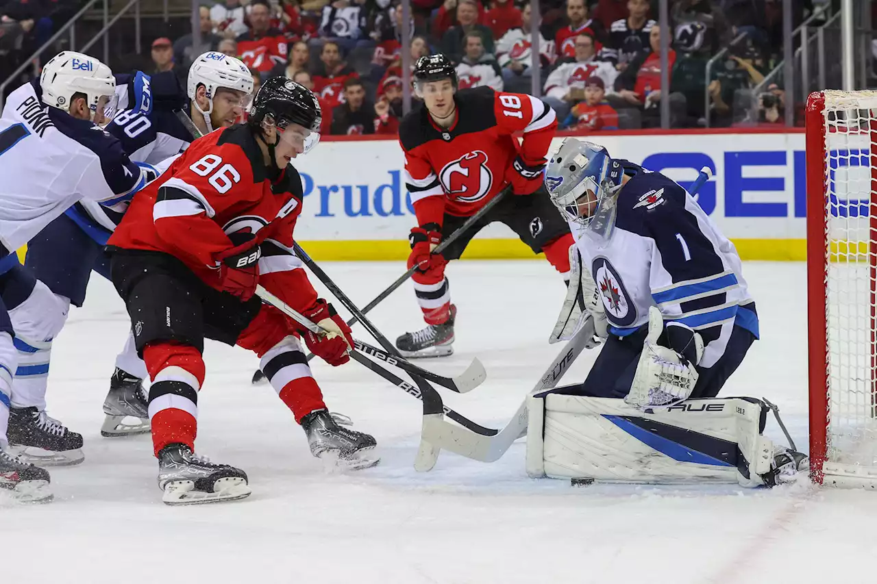 Devils fall to Jets, ex-goalie Eric Comrie