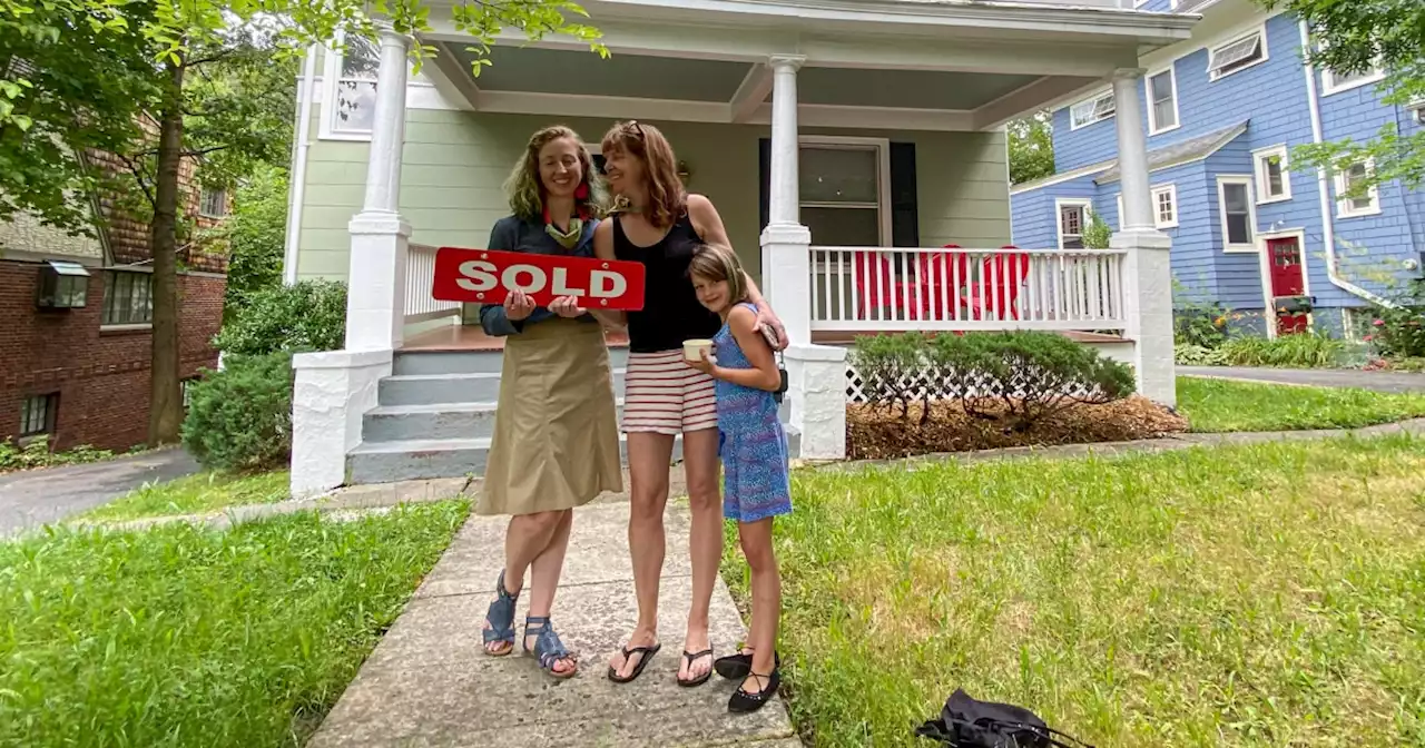 Single moms buy a house and raise kids together: 'Burn the rulebook'