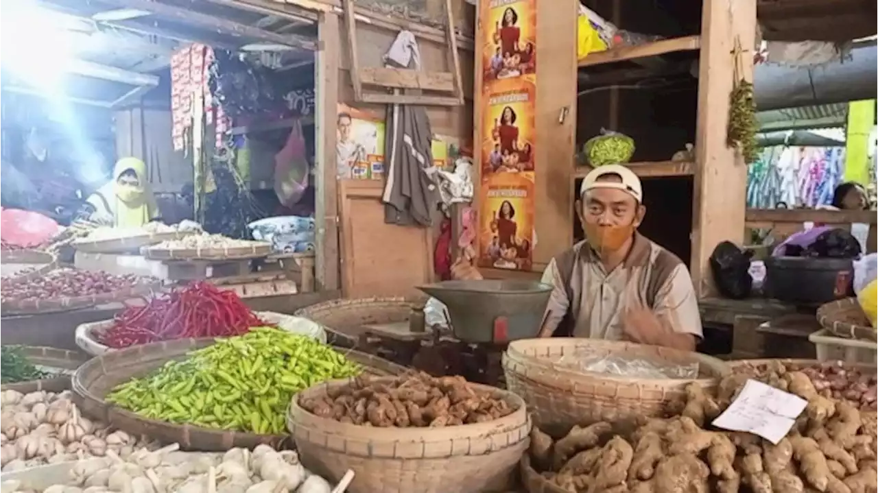 Jelang Bulan Puasa, Harga Bahan Pangan di Pasar Kota Rembang Naik