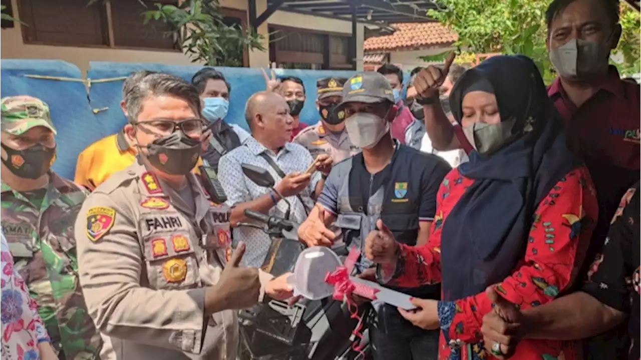 Polres Cirebon Kota kembalikan Sepeda Motor Barang Bukti Kasus Curanmor Kepada Pemiliknya.