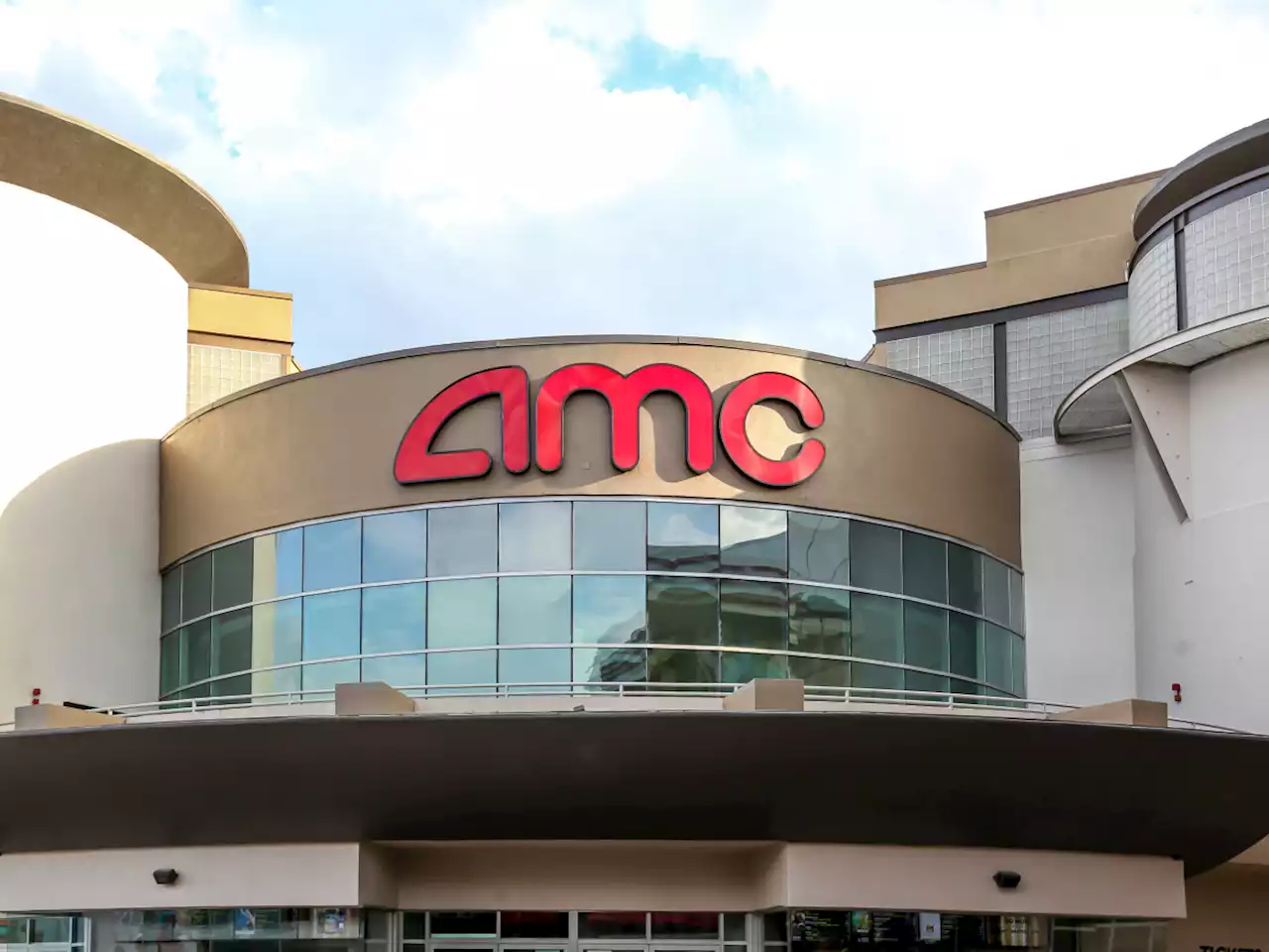 Shiba Inu and Dogecoin Now Accepted by AMC Theaters