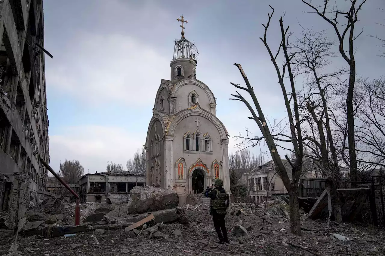 Russians accused of bombarding weary Mariupol as diplomatic efforts stall