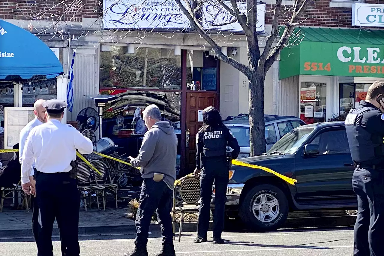 Car crashes into DC restaurant's outdoor patio, 2 women dead