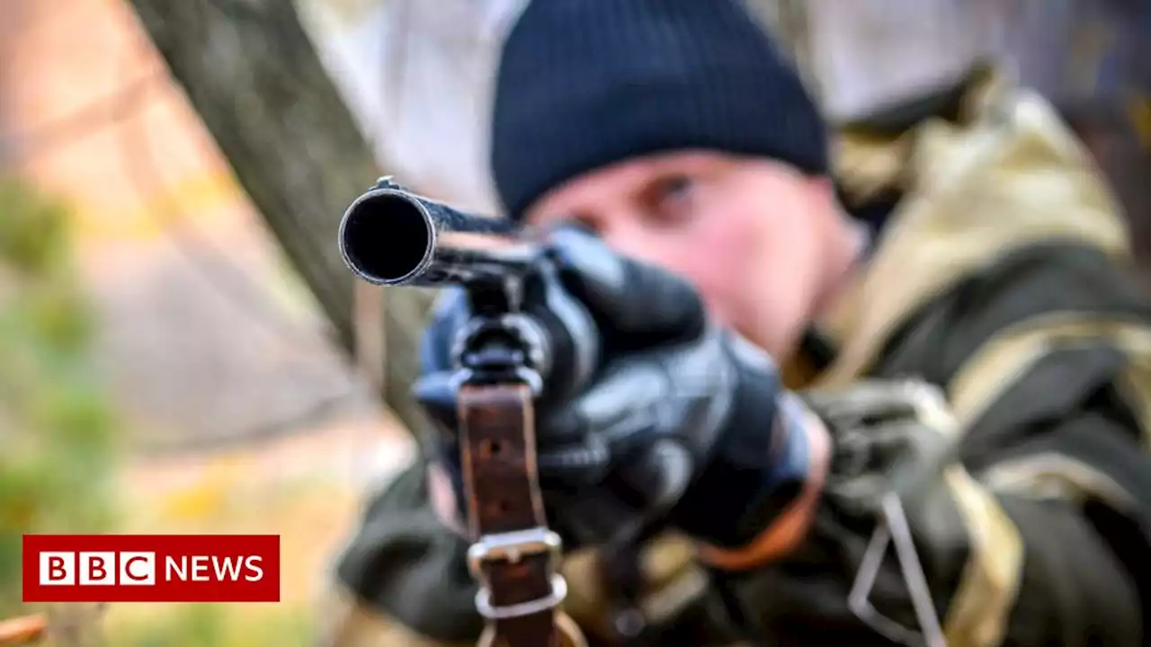 War in Ukraine: How Russia is recruiting mercenaries