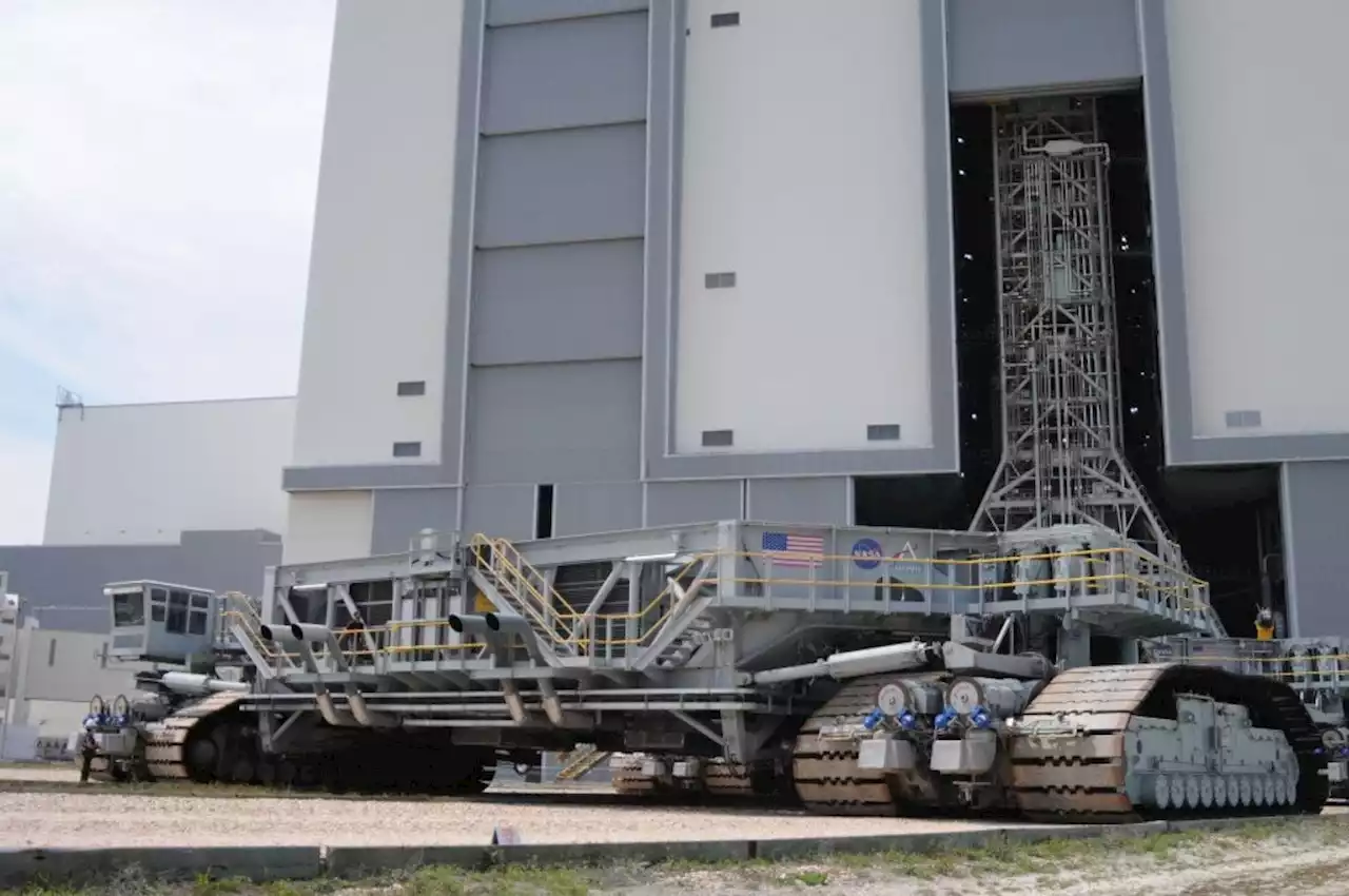 See the giant crawler that will carry NASA's mega moon rocket to the pad | Digital Trends