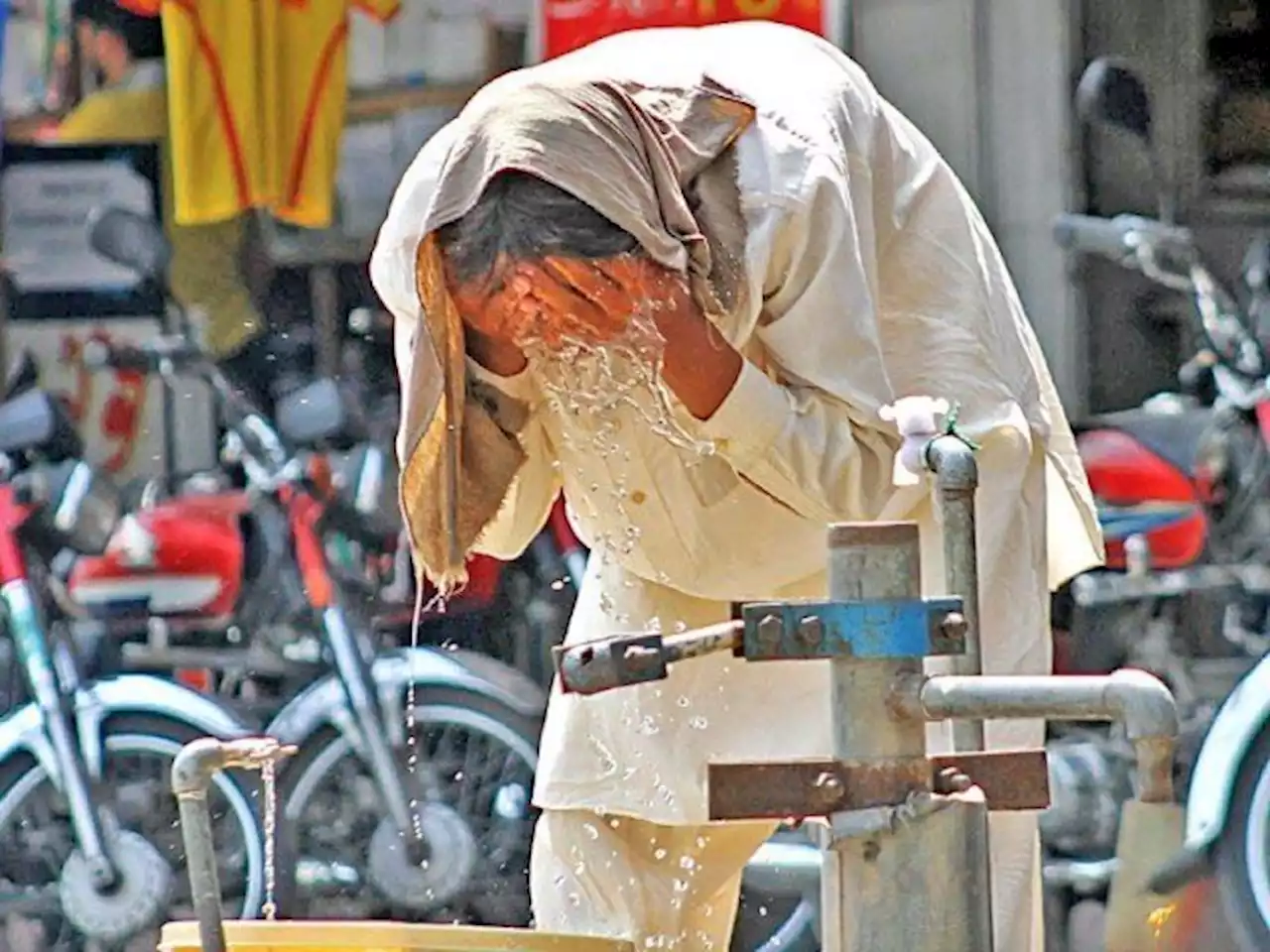 کراچی میں درجہ حرارت 38 ڈگری سے تجاوز کرگیا - ایکسپریس اردو