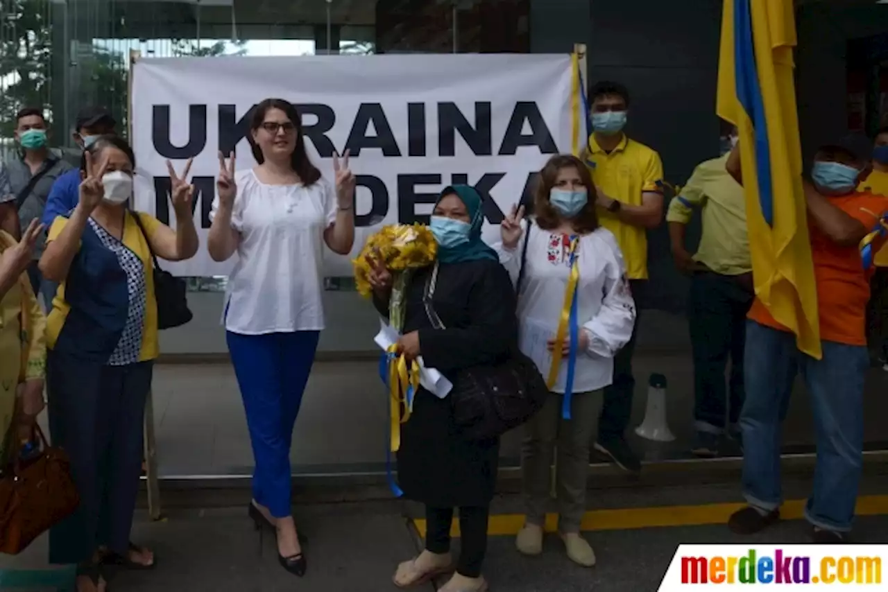 Foto : Aksi Solidaritas Ukraina Merdeka di Depan Kedubes Rusia | merdeka.com