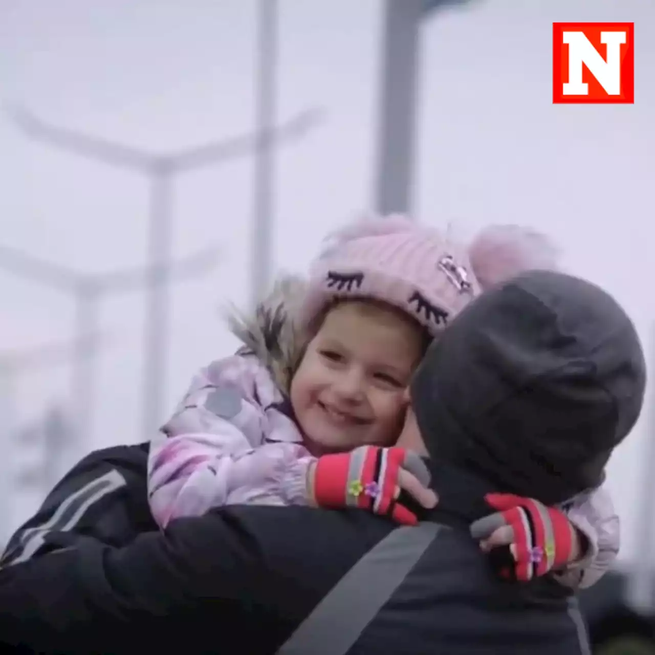 Father-daughter reunion at Polish border left cameraman 'shattered': Video