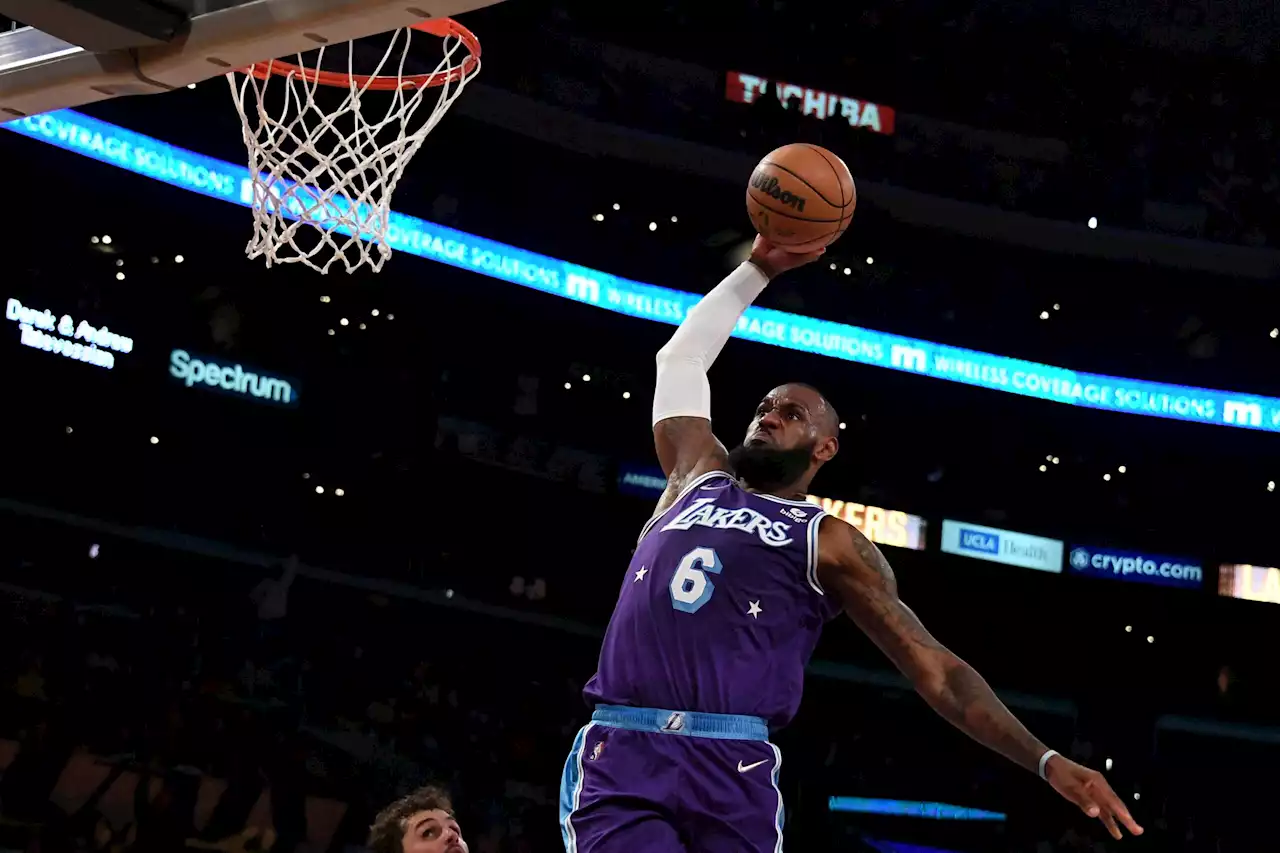 LeBron James erupts for 50 as Lakers whip Wizards