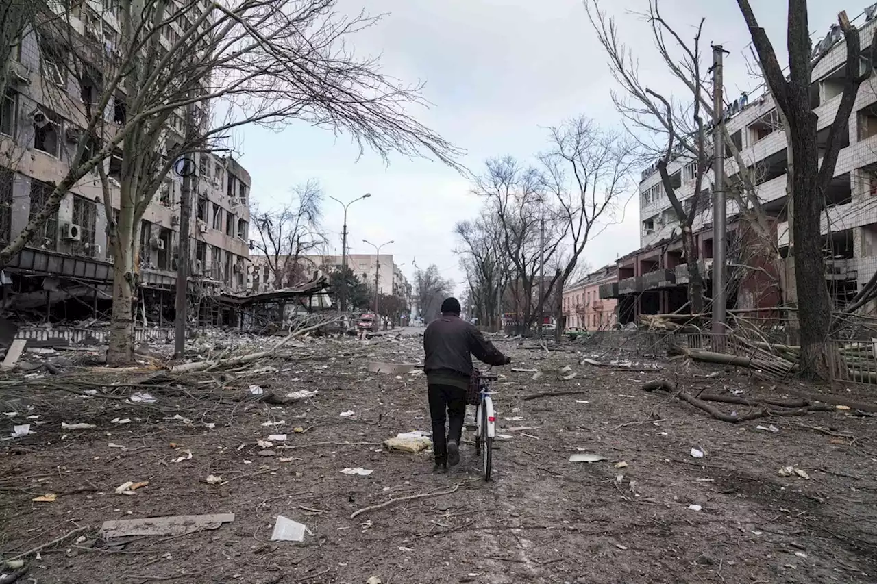 Order breaks down in Mariupol as people attack each other for food