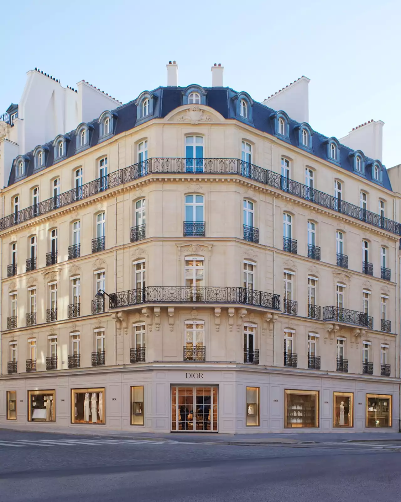 Dior Restores Its Iconic Address at 30 Avenue Montaigne