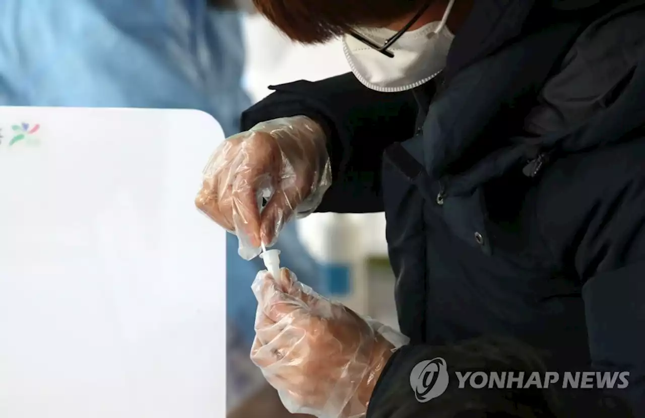 중국, 확진자 늘자 자가 신속항원검사 키트 5종 출시 승인 | 연합뉴스