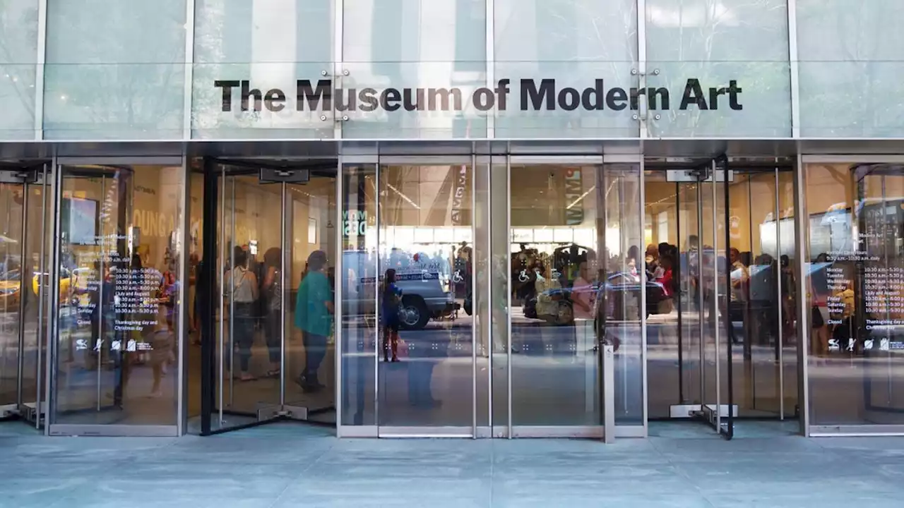 Police: 2 stabbed inside NYC’s Museum of Modern Art