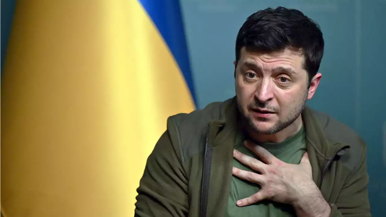 Zelensky visits wounded soldiers at hospital