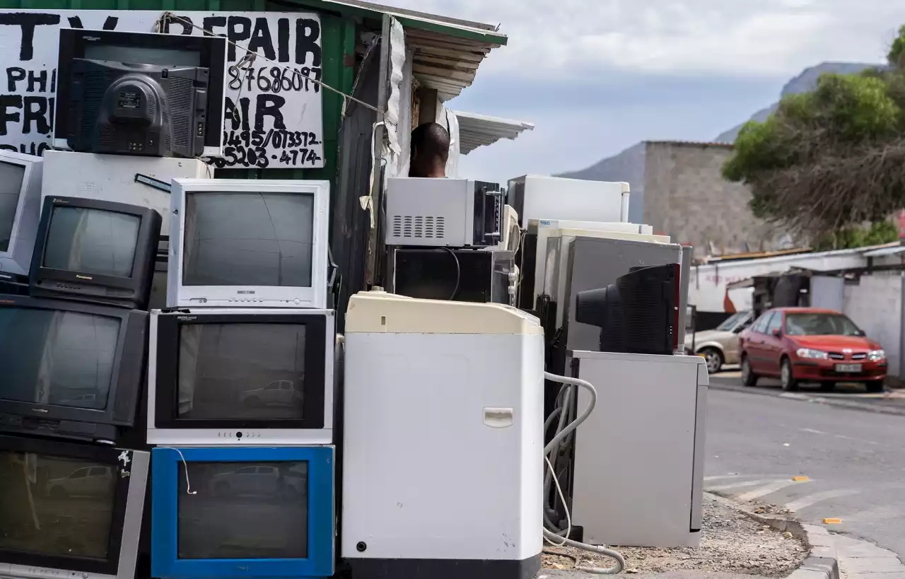 TELEVISION WATCH OP-ED: The big analogue TV switch-off is over-hasty and will be a disaster