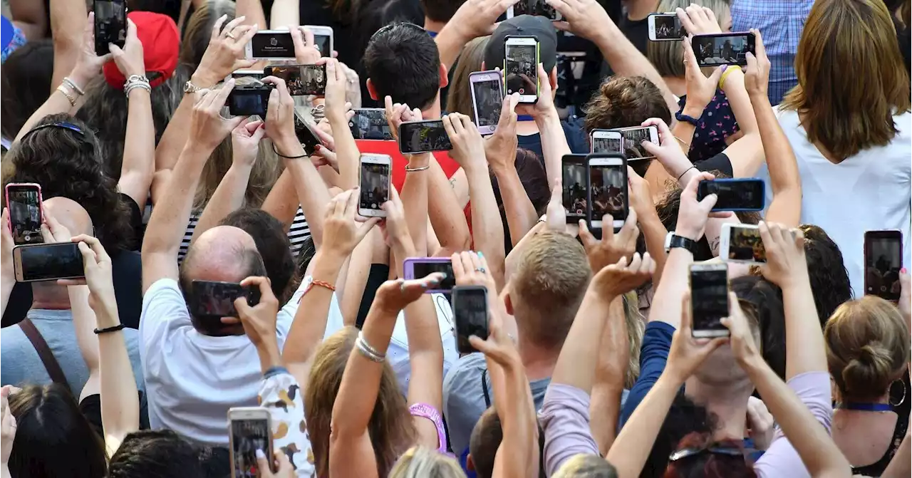 The great concert debate: Are cellphones ruining the live experience?