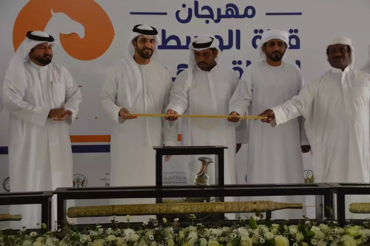 «العذرة» تنتزع سيف اللقايا المفتوح في ختام مهرجان «الوسطى للهجن»
