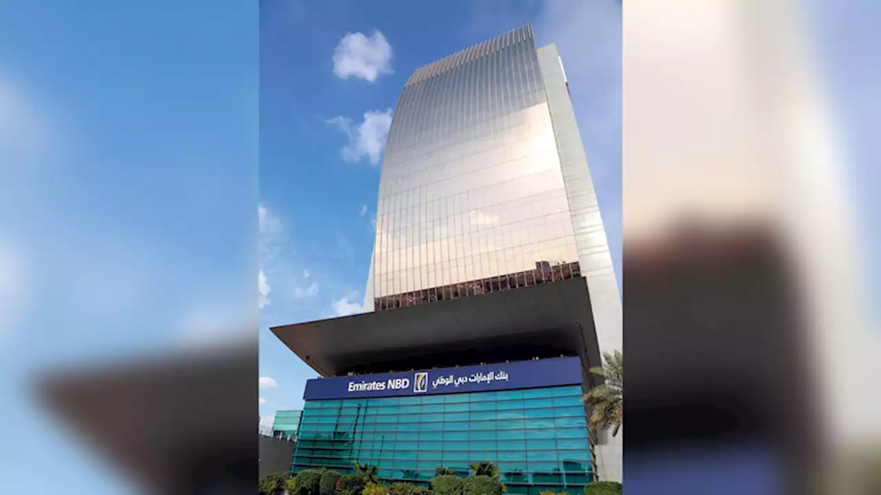 15.6 مليار درهم صافي دخل 15 بنكاً من الرسوم والعمولات