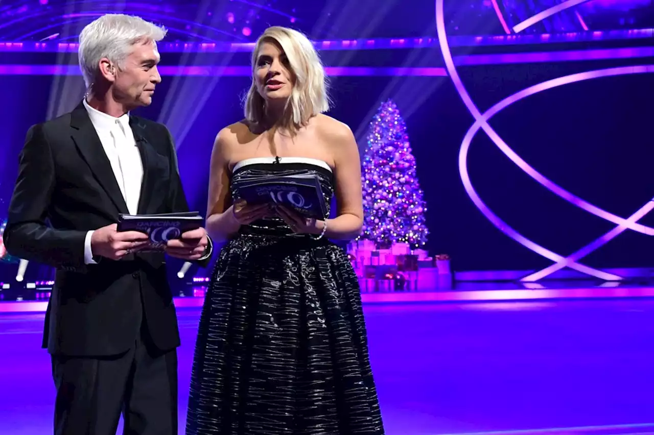 Holly Willoughby forced to miss Dancing on Ice as she tests positive for Covid