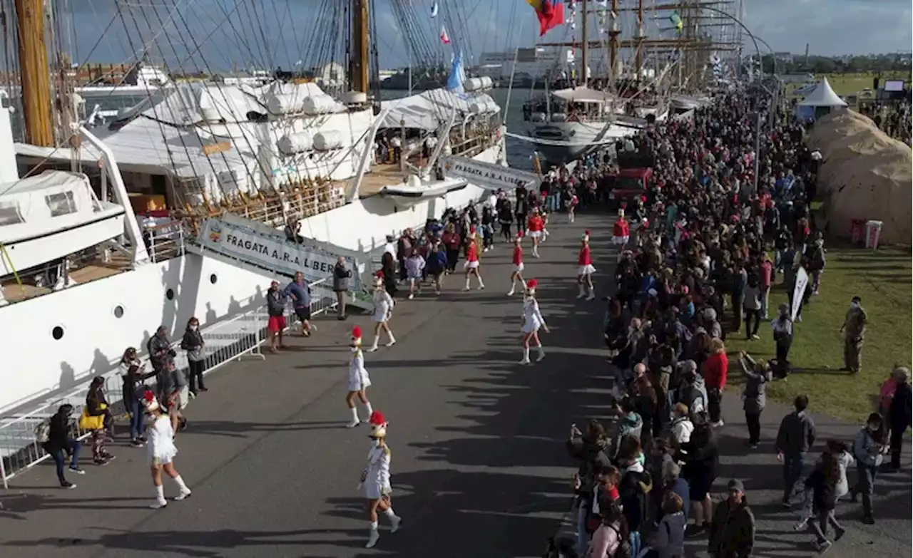 Mar del Plata. La Fragata Libertad y grandes veleros de América viven su fiesta de puertas abiertas