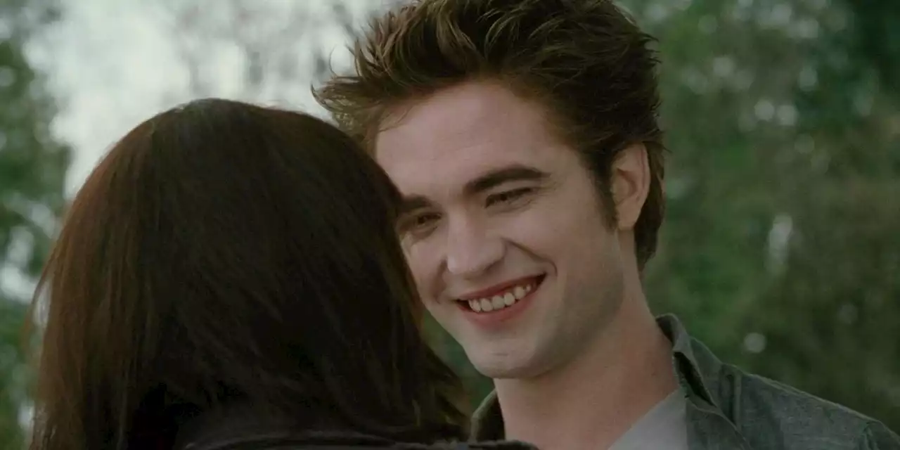 Robert Pattinson Reacts To Fan Saying She's Team Edward In Viral Video