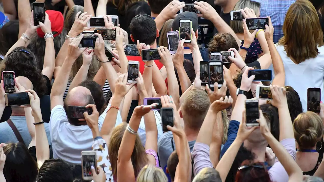 The great concert debate: Are cellphones ruining the live experience?