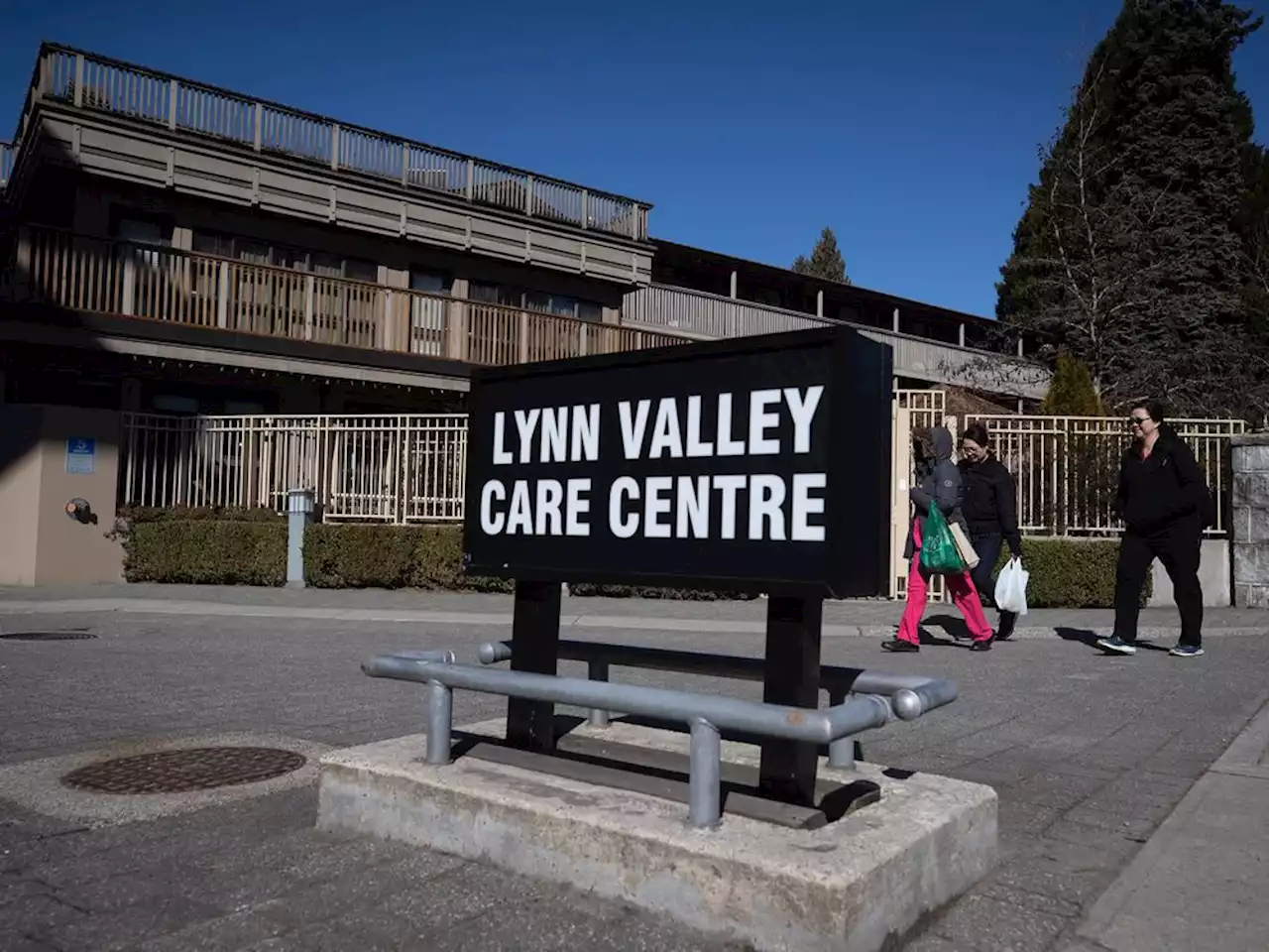 COVID-19: Vaccine, mask, testing rules expected to remain at B.C. care homes for some time