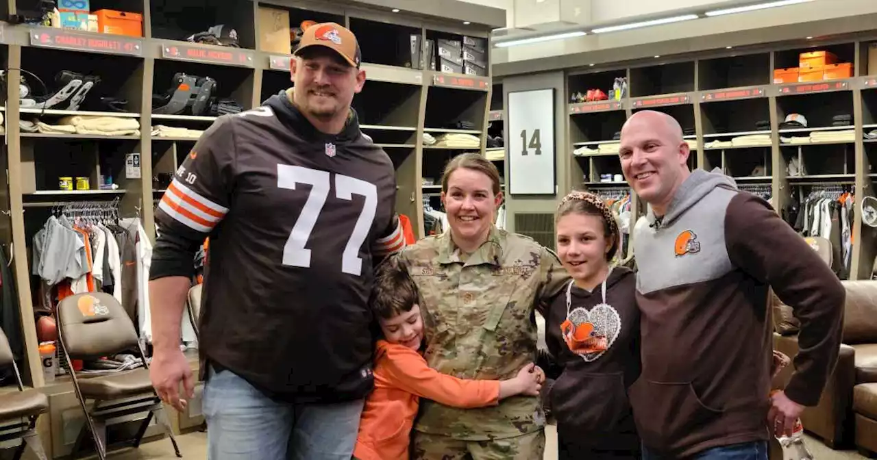 Browns help reconnect Ohio military family, surprise them with $50,000