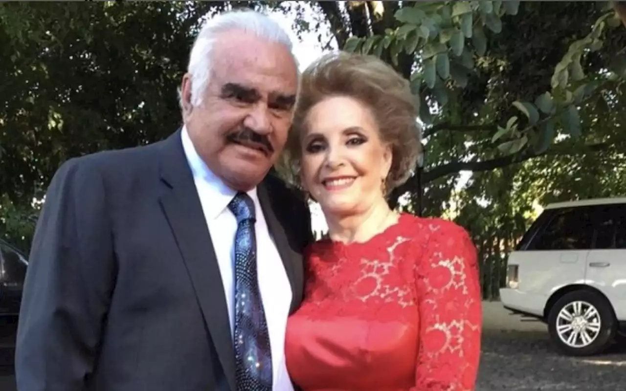 Están 'abusando' del nombre de Vicente Fernández, denuncia su viuda 'Cuquita' | Video