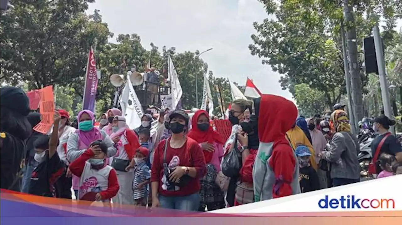 Tuntut Polusi Batu Bara Diselesaikan, Warga Marunda Longmarch ke Kemenhub