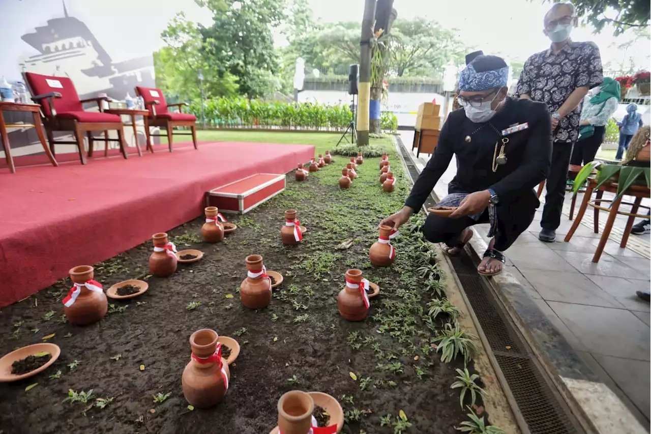 Datang ke IKN, Ridwan Kamil Bawa Air dan Tanah 'Keramat'