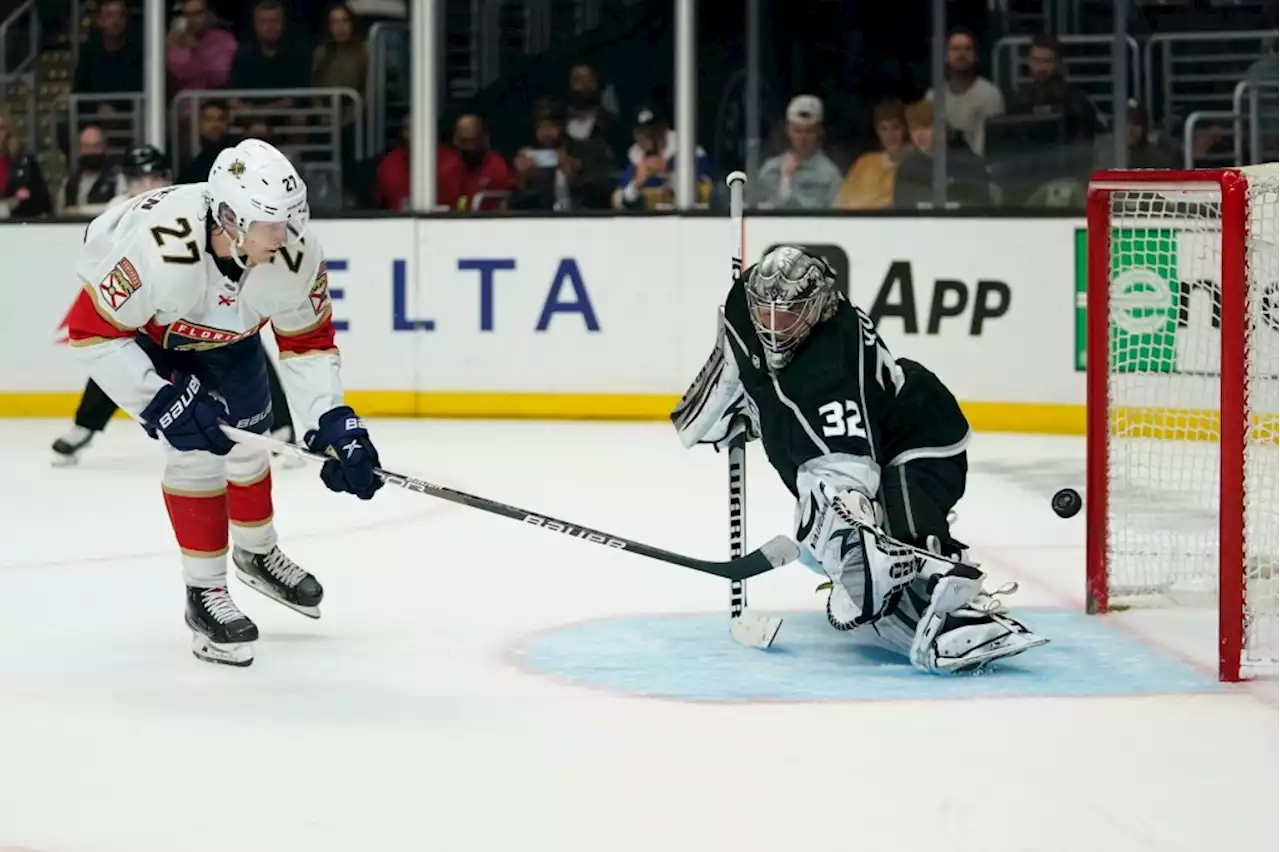 Jonathan Quick gets win in 700th game as Kings beats Florida